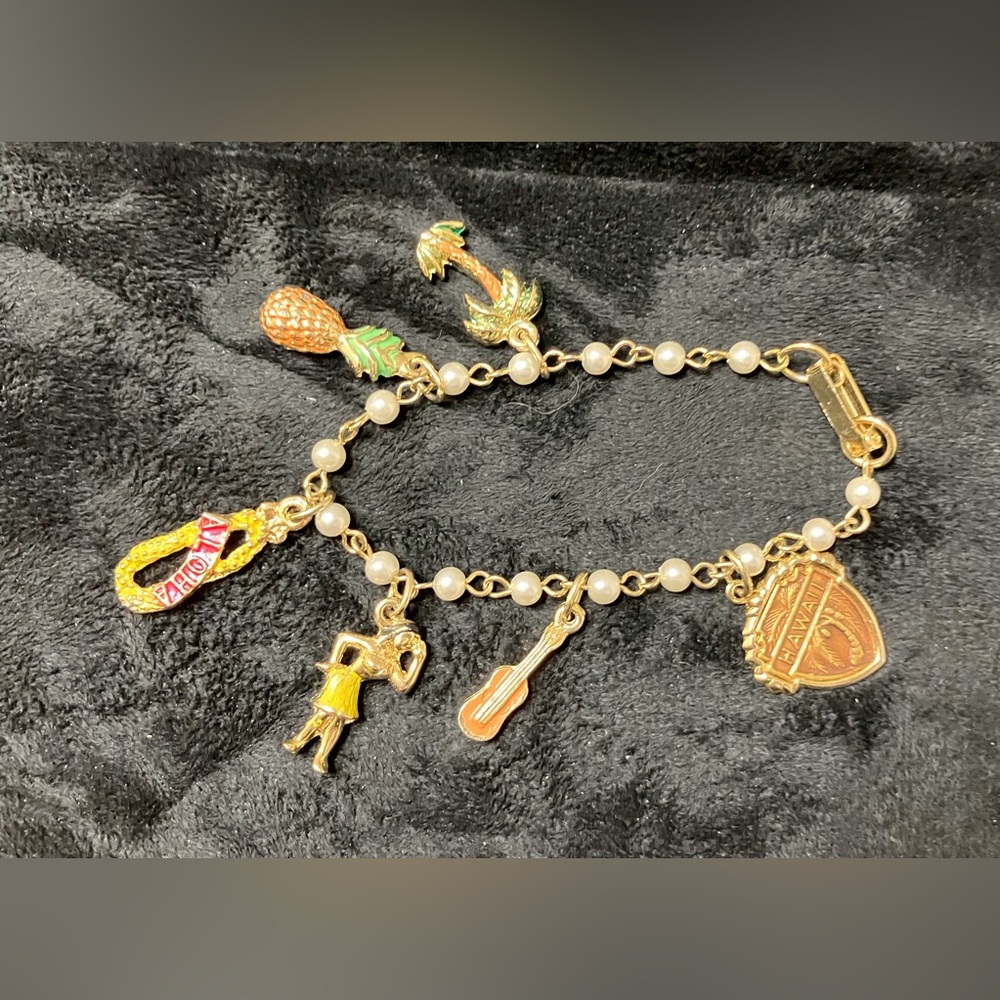 Vintage Hawaiian charm bracelet